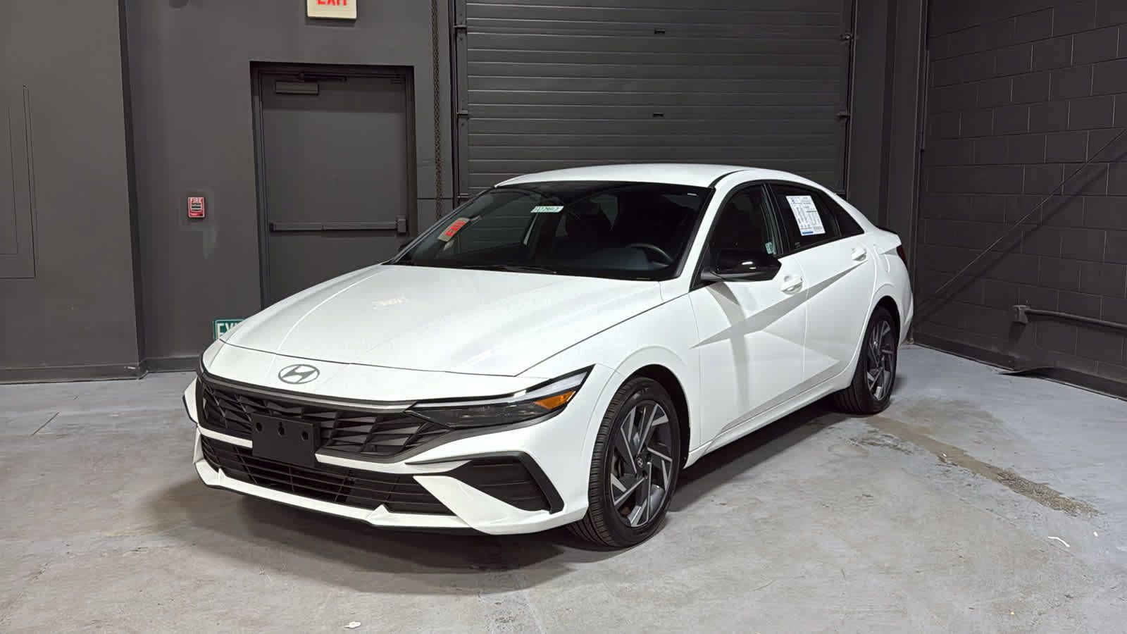 Used 2025 Hyundai Elantra Sport FWD image 3