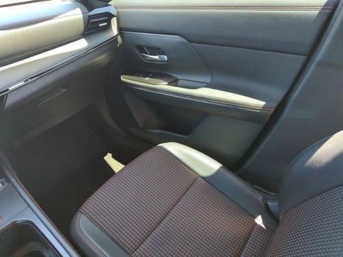Certified 2025 Nissan Kicks SR FWD image 27