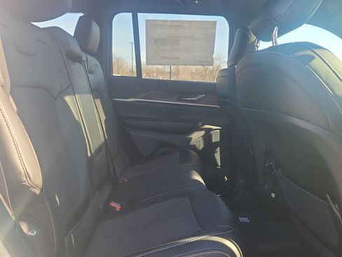 New 2026 Jeep Grand Cherokee Altitude image 30