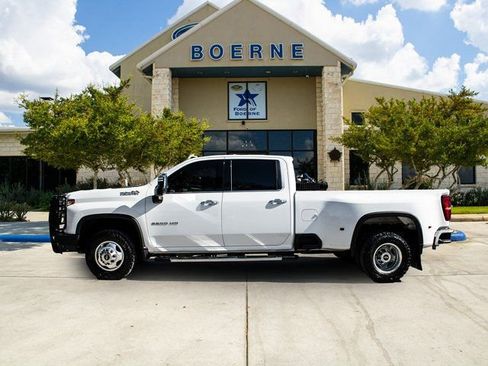 Used 2023 Chevrolet Silverado 3500 High Country w/ Technology Package AWD/4WD image 2