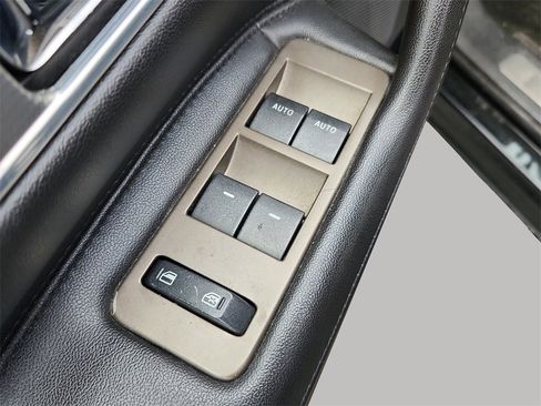 Used 2013 Lincoln MKX AWD image 28