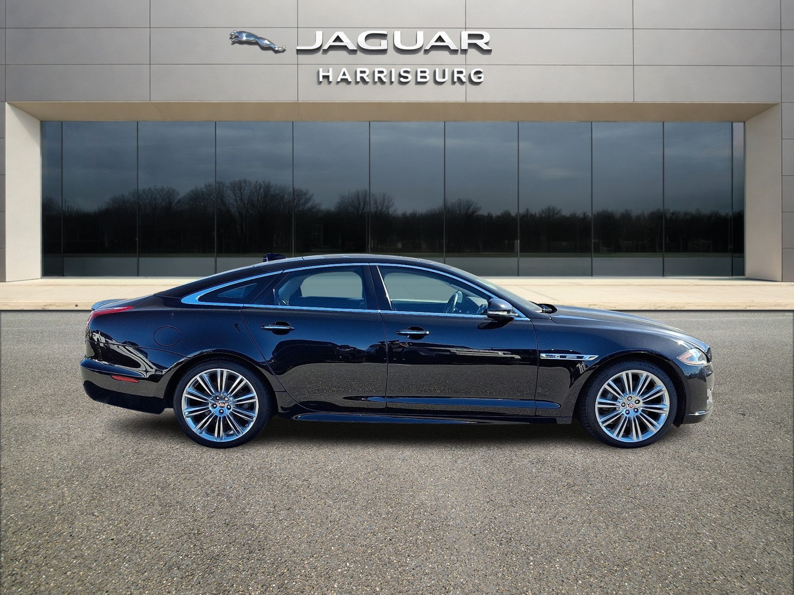 Used 2017 Jaguar XJ R-Sport AWD/4WD image 4