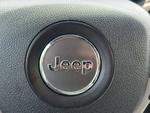Used 2018 Jeep Grand Cherokee Altitude AWD/4WD image 22