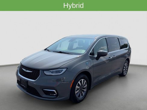 Used 2023 Chrysler Pacifica Touring-L FWD image 1