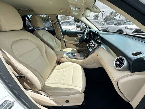 Used 2019 Mercedes-Benz GLC 300 GLC 300 w/ Premium Package image 27