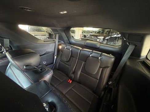 Used 2025 Ford Explorer ST-Line w/ ST-Line Street Pack AWD/4WD image 32
