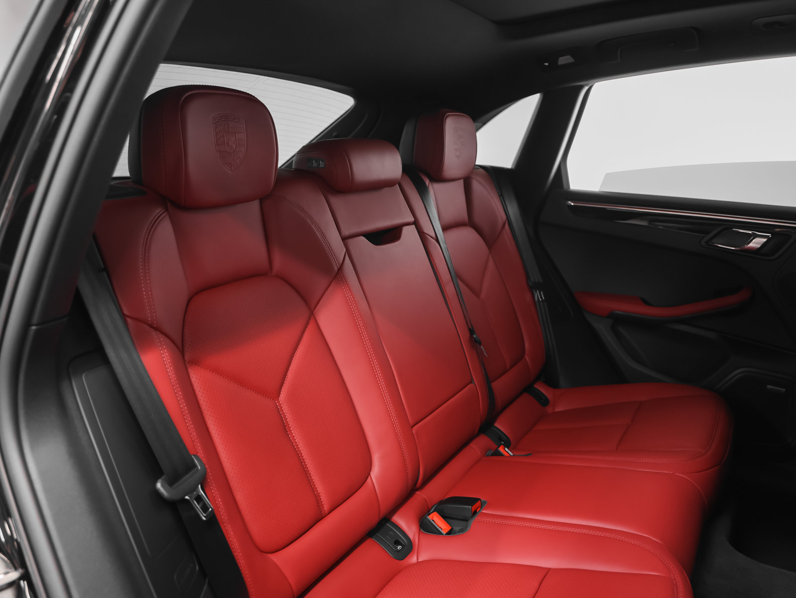 Certified 2026 Porsche Macan AWD/4WD image 24