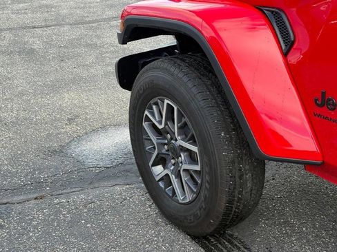Certified 2025 Jeep Wrangler Unlimited Sahara AWD/4WD image 14