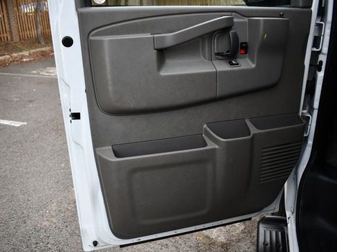 Used 2022 Chevrolet Express 3500 LS image 20