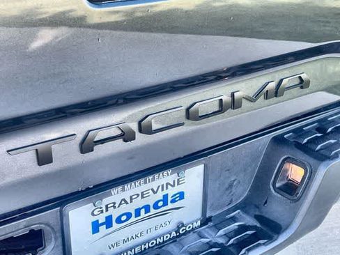 Used 2018 Toyota Tacoma SR w/ SR Convenience Package RWD image 8