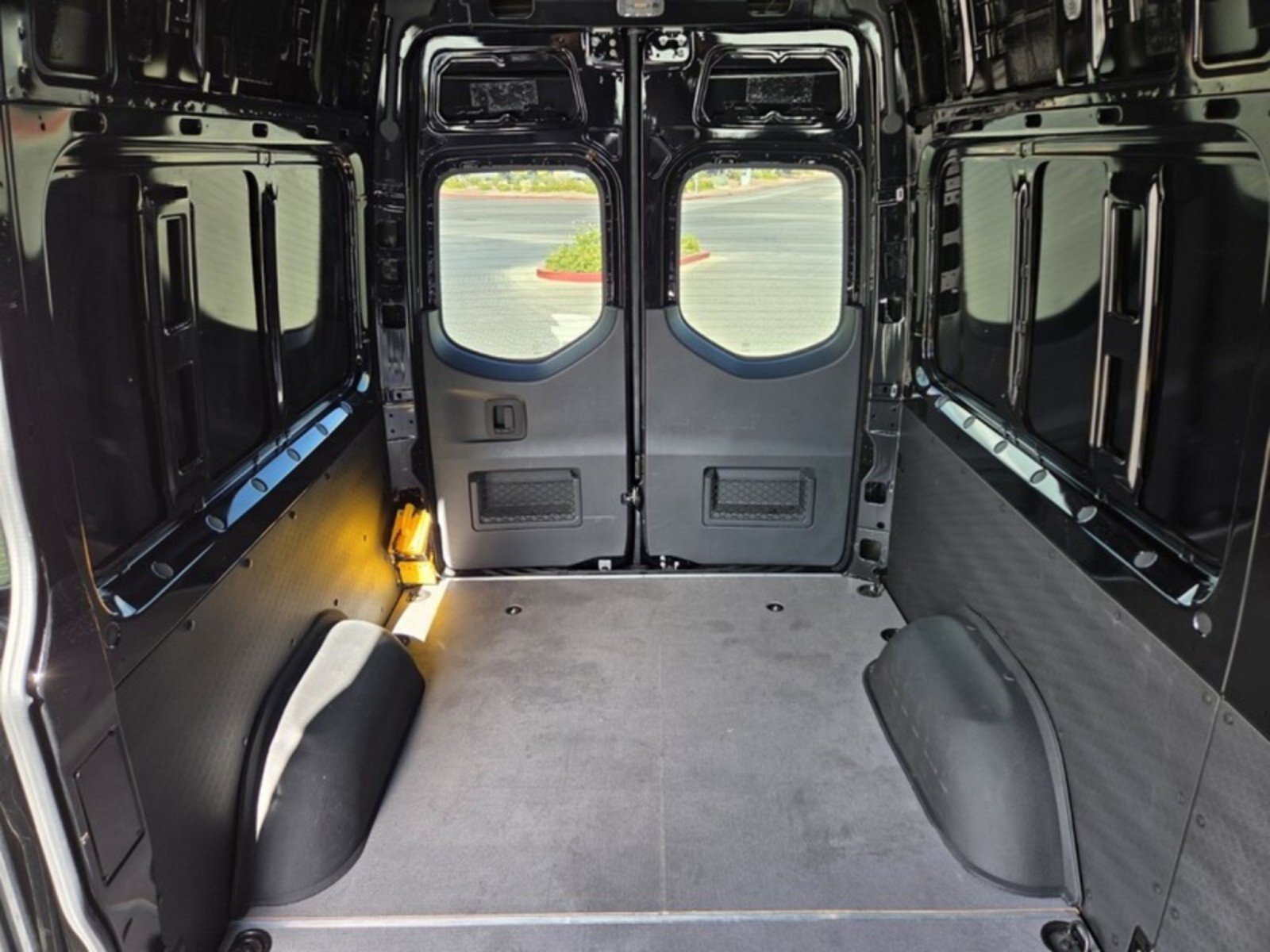 Used 2024 Mercedes-Benz Sprinter 2500 image 18