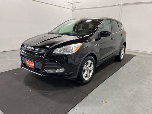 Used 2016 Ford Escape SE image 3