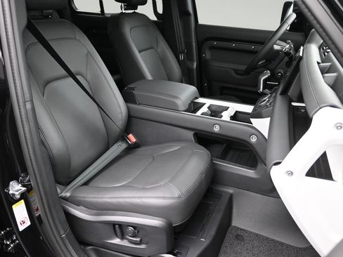 Used 2025 Land Rover Defender 110 X-Dynamic SE AWD/4WD image 9