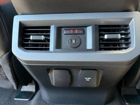 Used 2024 Ford F350 Lariat w/ Lariat Ultimate Package AWD/4WD image 19