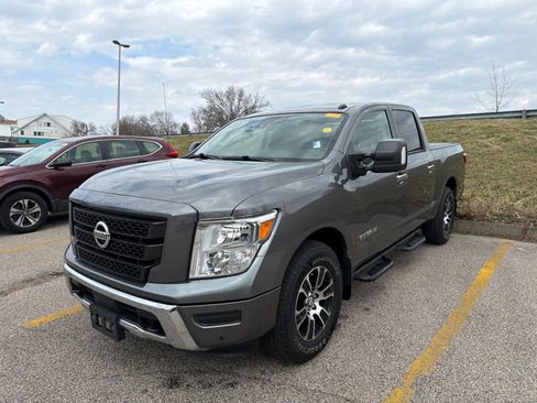 Used 2021 Nissan Titan SV w/ SV Convenience Package image 8