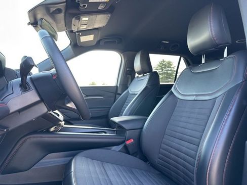 Used 2025 Ford Explorer ST-Line w/ ST-Line Street Pack image 14