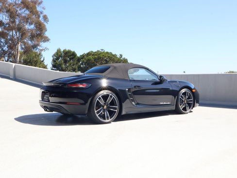 Certified 2024 Porsche 718 Boxster RWD image 9