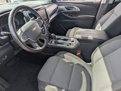 Used 2020 Chevrolet Traverse LT image 9