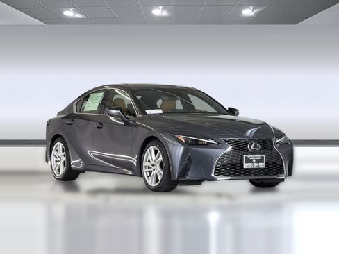 Used 2023 Lexus IS 300 w/ Comfort Package RWD image 7