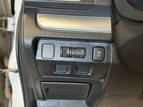 Used 2017 Subaru Crosstrek 2.0i Premium AWD/4WD image 16