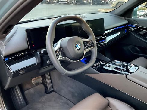 Used 2024 BMW 530i w/ Convenience Package image 17