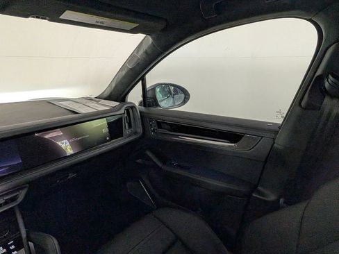 New 2026 Porsche Cayenne Turbo GT AWD/4WD image 23