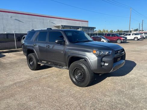 Used 2022 Toyota 4Runner SR5 Premium AWD/4WD image 3