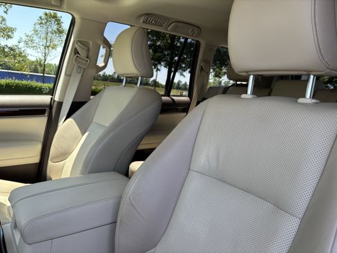 Used 2018 Lexus GX 460 Premium w/ Premium Package AWD/4WD image 32