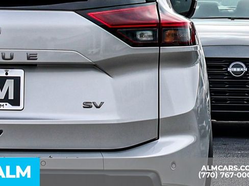 Used 2024 Nissan Rogue SV FWD image 13