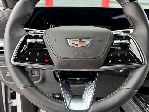 Used 2025 Cadillac Escalade ESV V image 23