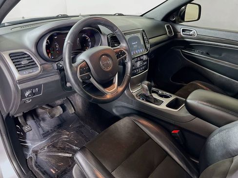 Used 2019 Jeep Grand Cherokee Altitude AWD/4WD image 9
