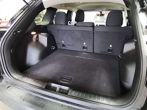 Used 2020 Jeep Cherokee Latitude w/ Cold Weather Group image 8