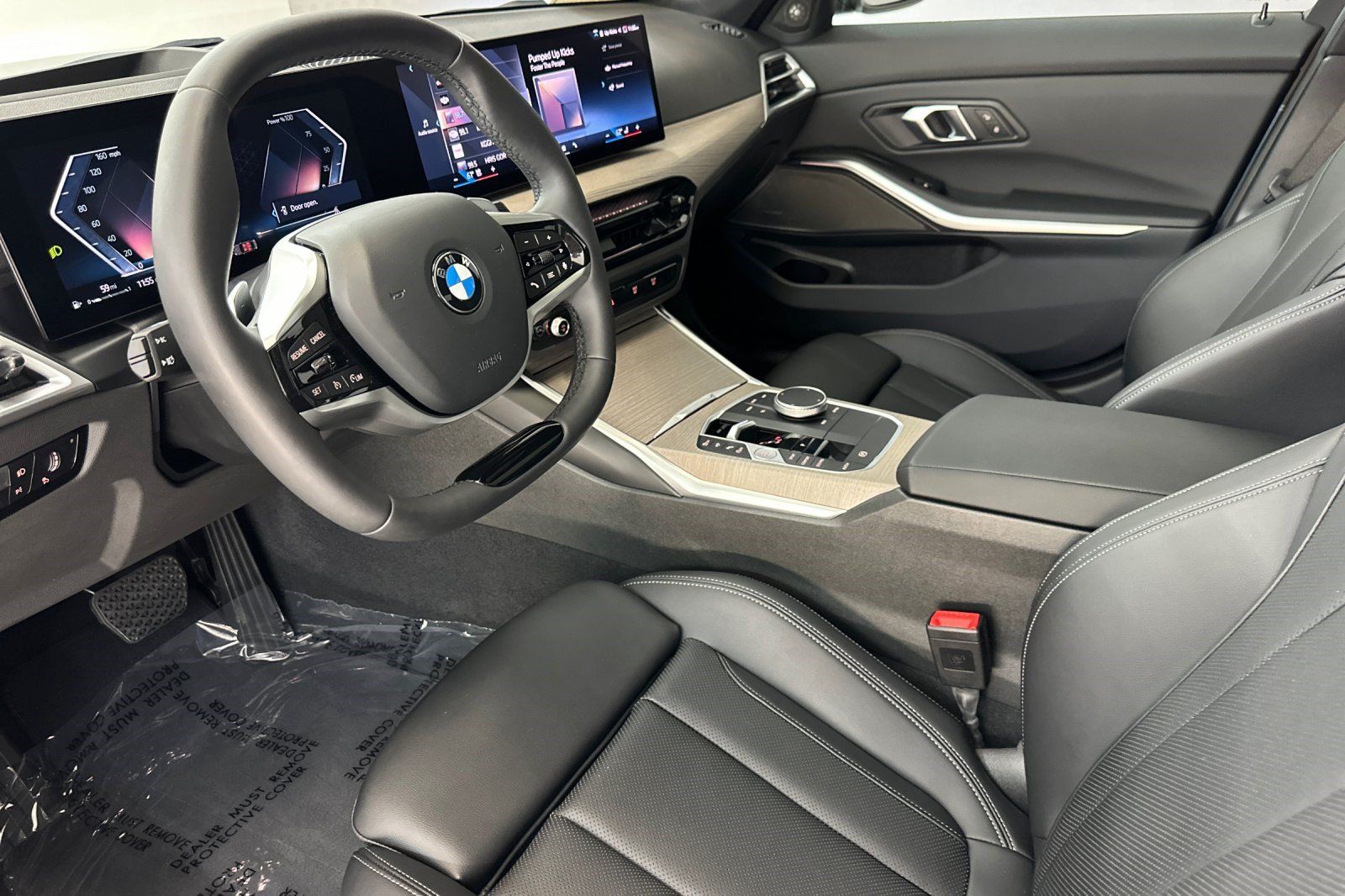 Certified 2025 BMW 330i Sedan w/ Premium Package RWD image 4