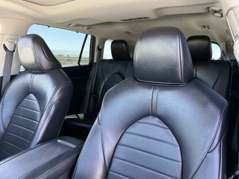 Used 2022 Toyota Highlander XLE FWD image 21