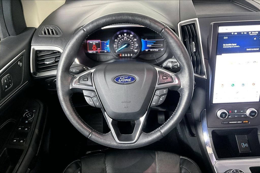 Used 2021 Ford Edge Titanium w/ Equipment Group 301A FWD image 5