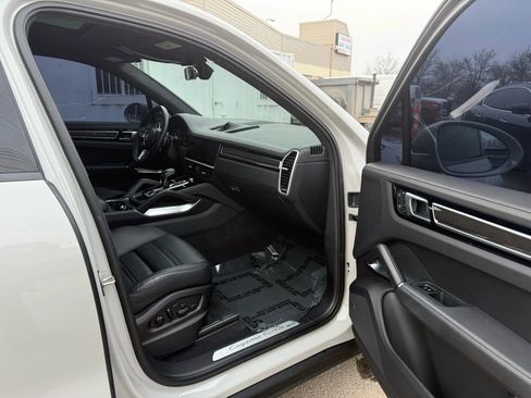 Used 2023 Porsche Cayenne Turbo w/ Premium Package Plus image 28