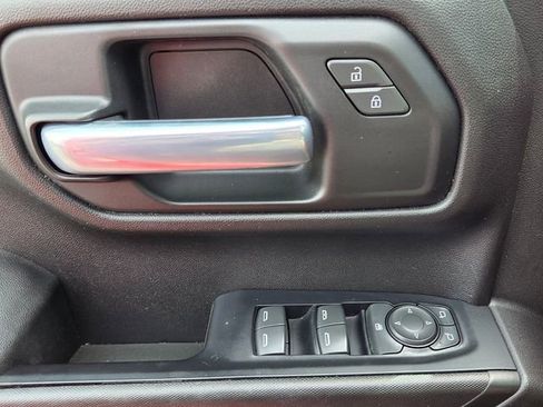 Used 2019 Chevrolet Silverado 1500 Custom w/ Custom Value Package image 17