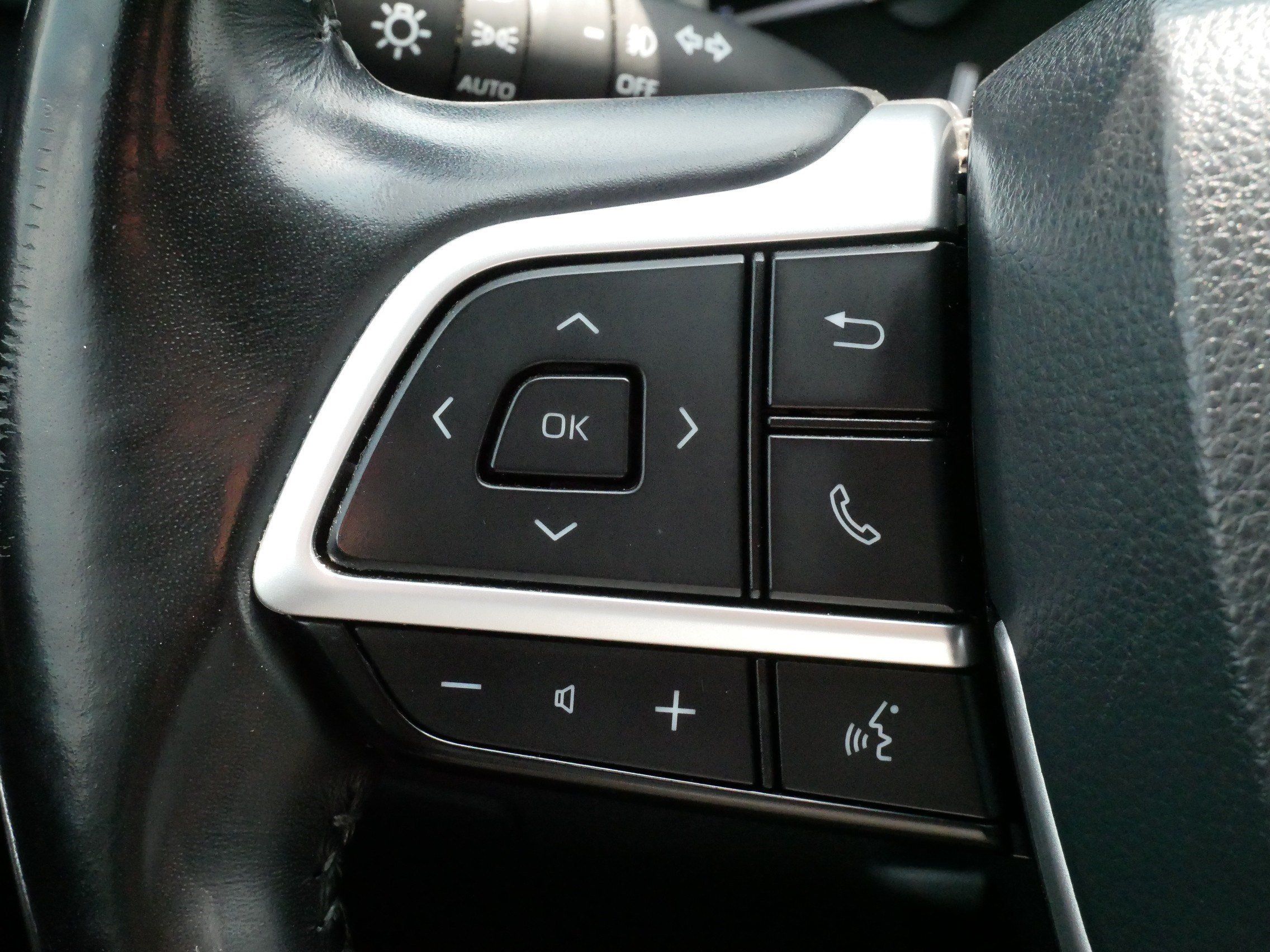 Used 2022 Toyota Highlander XLE AWD/4WD image 27