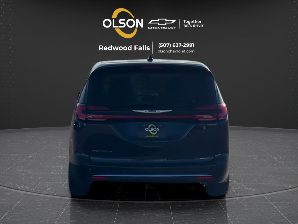 Used 2024 Chrysler Pacifica Touring-L FWD image 4