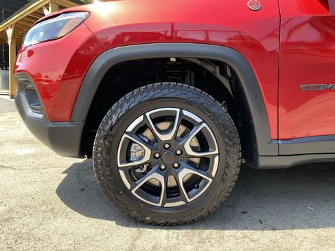 Used 2025 Jeep Compass Trailhawk AWD/4WD image 11