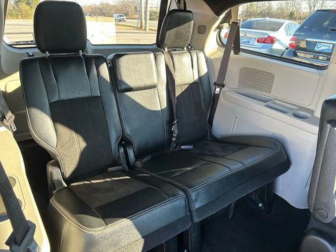 Used 2019 Dodge Grand Caravan SXT image 35