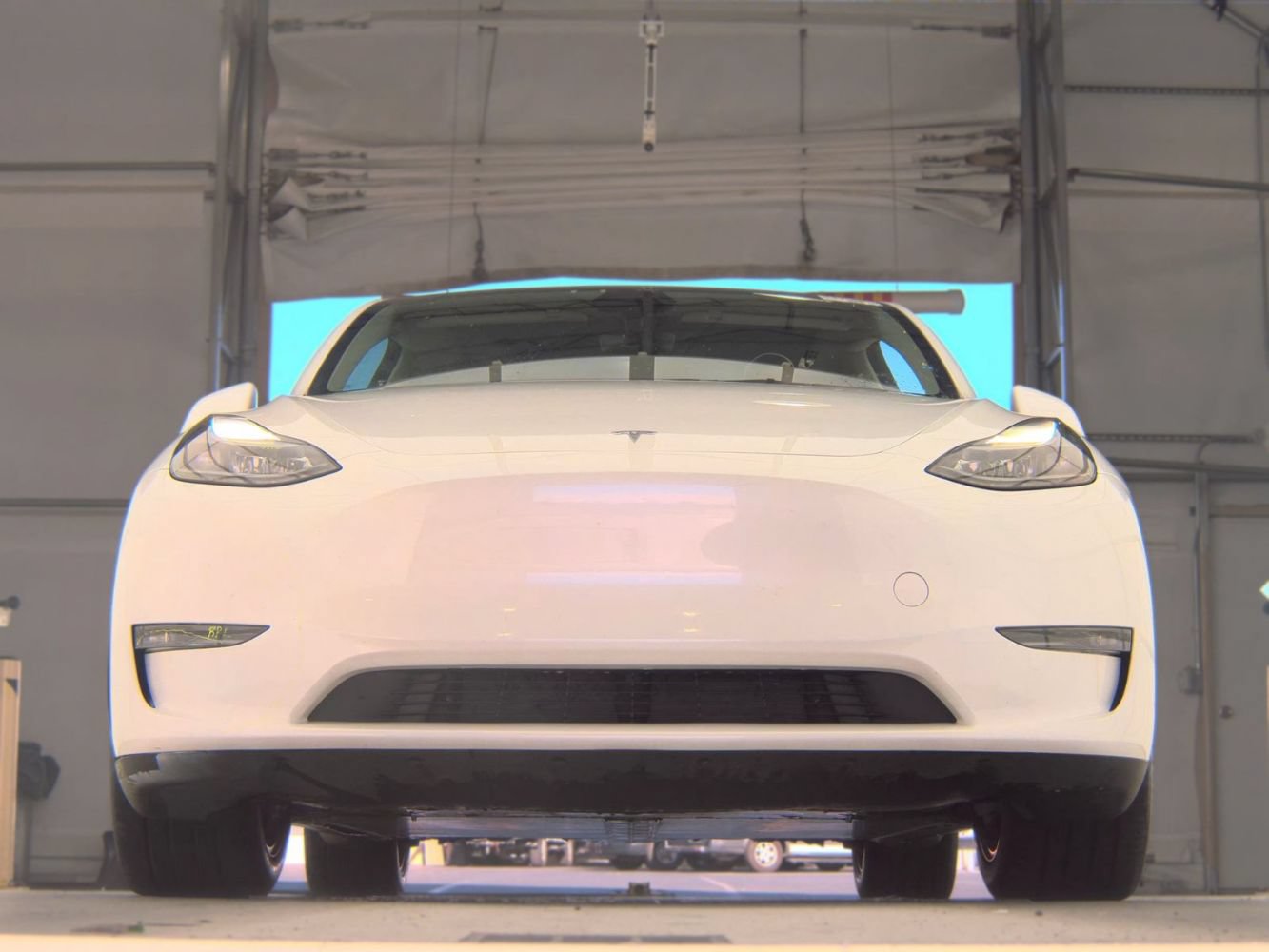 Used 2024 Tesla Model Y Long Range AWD/4WD image 3