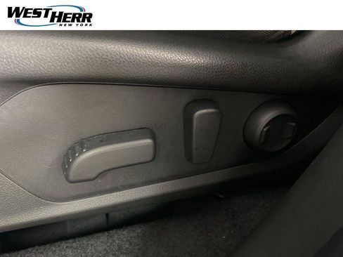 Used 2025 Subaru Forester Premium AWD/4WD image 15