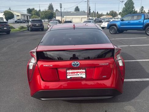 Used 2018 Toyota Prius Two image 7