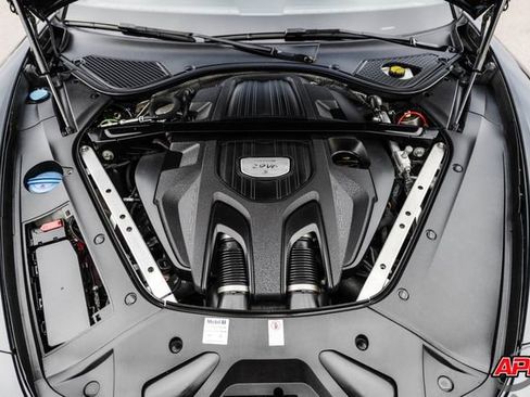 Used 2018 Porsche Panamera 4S image 32