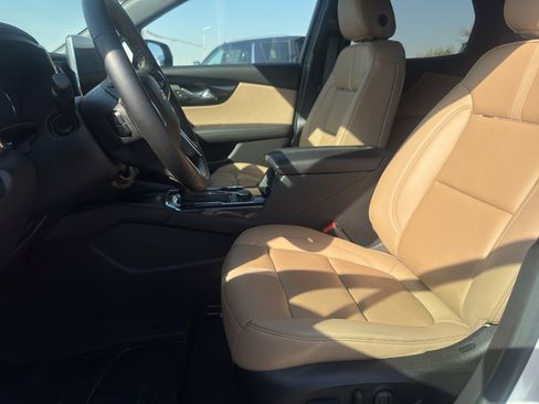 Used 2025 Chevrolet Blazer Premier image 11