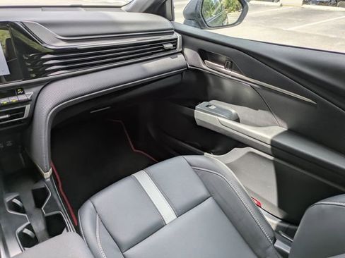 Used 2025 Toyota Camry SE image 18