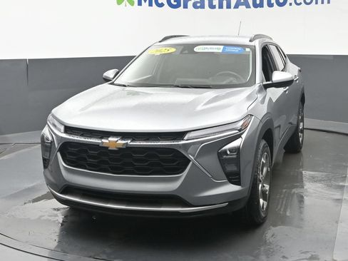 Used 2025 Chevrolet Trax LT w/ LT Convenience Package FWD image 21