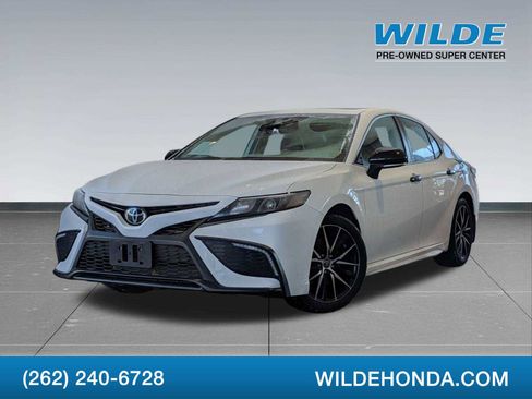 Used 2022 Toyota Camry SE w/ Cold Weather Package image 1