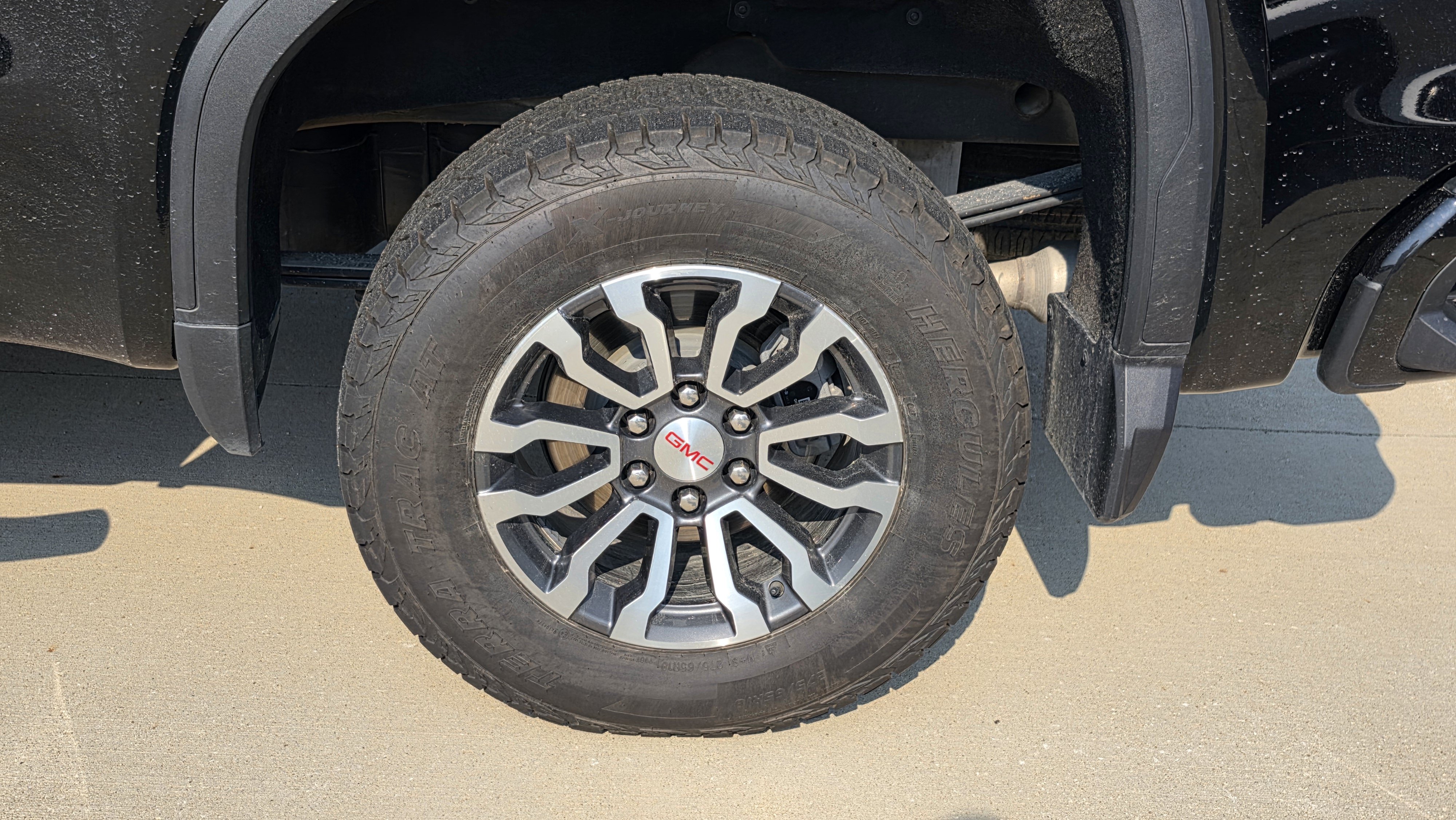 Certified 2023 GMC Sierra 1500 AT4 w/ Technology Package AWD/4WD image 9